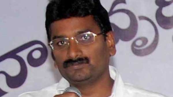 ప్రతిభాభారతిని కాదని రాజాం టికెట్ .. ఓటమితో పార్టీకి దూరంగా ఉన్న మురళి ప్రతిభాభారతిని కాదని రాజాం టికెట్ .. ఓటమితో పార్టీకి దూరంగా ఉన్న మురళి