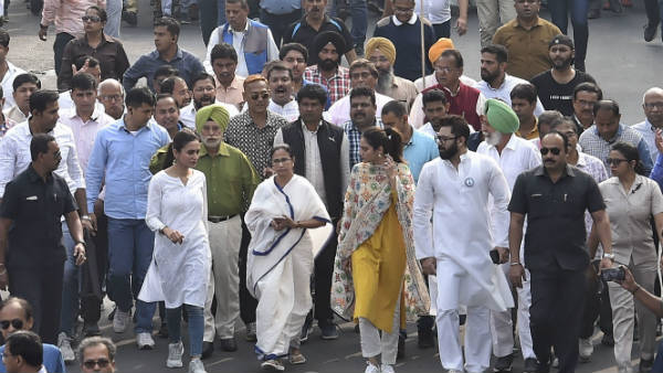 సీఏఏ ఎన్‌ఆర్‌సీలకు వ్యతిరేకంగా మమతా నిరసనలు