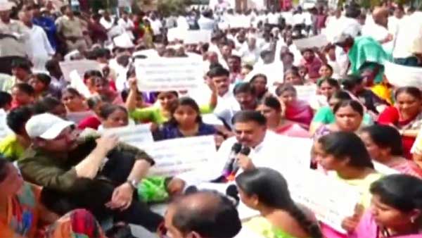 జగన్ నాడే వ్యతిరేకించి ఉంటే.. ఒప్పందం అమలు చేయాలి జగన్ నాడే వ్యతిరేకించి ఉంటే.. ఒప్పందం అమలు చేయాలి