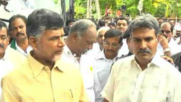 ఇద్దరు అనుకూలంగా..ఒకరు వ్యతిరేకంగా.. ఇద్దరు అనుకూలంగా..ఒకరు వ్యతిరేకంగా..