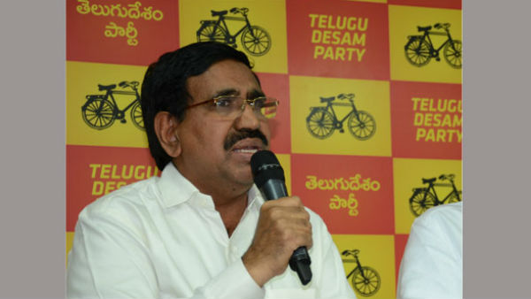 నారాయణను చుట్టుముట్టి నిలదీసిన విద్యార్ధి సంఘాల నాయకులు 