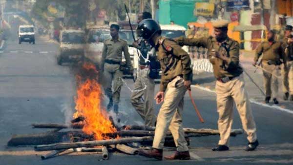 పౌరసత్వ సవరణ చట్టంపై భగ్గుమంటున్న ఈశాన్య రాష్ట్రాలు .. సోషల్ మీడియాలో ట్రోల్స్ పౌరసత్వ సవరణ చట్టంపై భగ్గుమంటున్న ఈశాన్య రాష్ట్రాలు .. సోషల్ మీడియాలో ట్రోల్స్