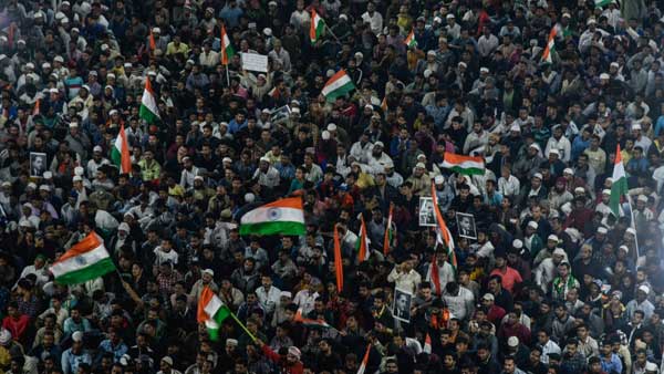 మువ్వన్నెల పతాకంతో..