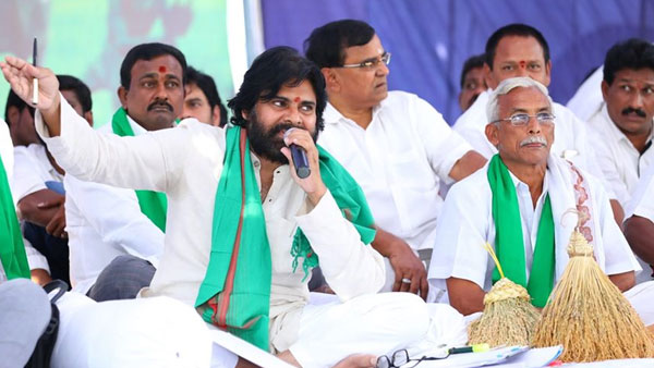 వీధి బడుల్లో చదువుకున్నాం.. మీకంటే ఎక్కువే మాట్లాడగలం