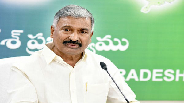 అమరావతిలో ఆందోళనలు చేస్తుంది టీడీపీ కార్యకర్తలే అన్న పెద్దిరెడ్డి అమరావతిలో ఆందోళనలు చేస్తుంది టీడీపీ కార్యకర్తలే అన్న పెద్దిరెడ్డి