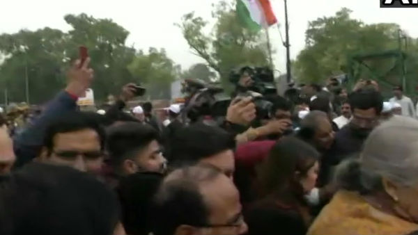 Citizenship Amendment Act row: AICC General Secretary Priyanka Gandhi Vadra hold dharna at India Gate
