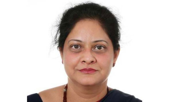 దౌత్యాధికారిగా తనకు ఆర్థిక అంశాలపై 