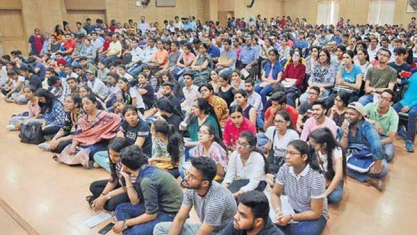 ఆ కాలేజీలకు తాళం తప్పదా..