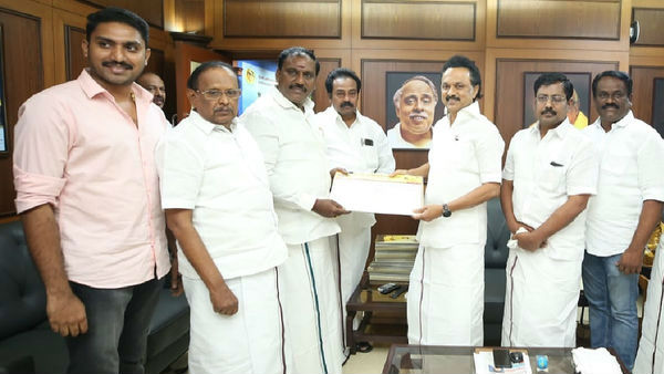 వ్యక్తిగతంగా కరుణానిధి, స్టాలిన్ అభిమానిని.. వ్యక్తిగతంగా కరుణానిధి, స్టాలిన్ అభిమానిని..