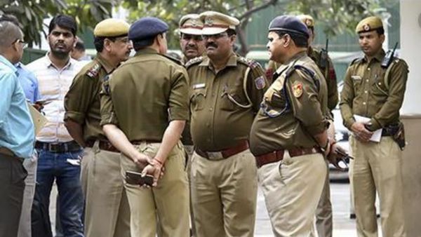 పోలీసులు సీజ్ పోలీసులు సీజ్