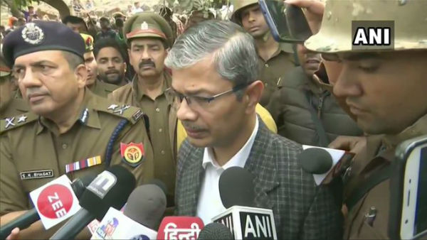 ముఖ్యమంత్రే రావాలంటూ పట్టు..