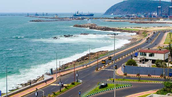 విశాఖ ఎగ్జిక్యూటివ్ క్యాపిటల్ చేసే ఆలోచనపై కోస్తాంధ్ర వాసుల ఆనందం విశాఖ ఎగ్జిక్యూటివ్ క్యాపిటల్ చేసే ఆలోచనపై కోస్తాంధ్ర వాసుల ఆనందం