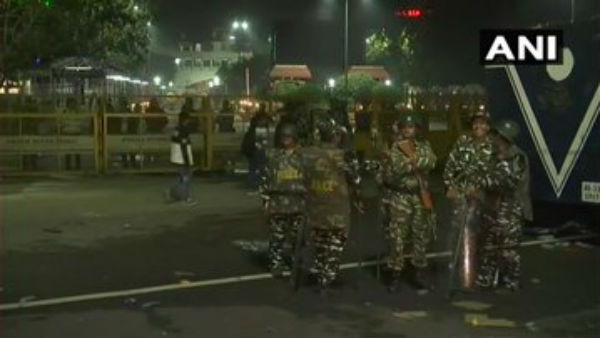 ఎయిర్‌పోర్ట్‌లో చిక్కుకున్న అసోం సీఎం