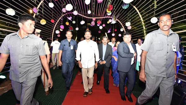 ముఖ్యమంత్రి మౌనంతో షాక్..