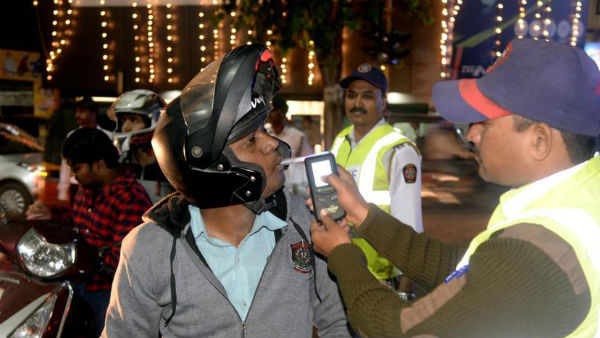 టాప్ లేపిన బెంగళూరు.. టాప్ లేపిన బెంగళూరు..