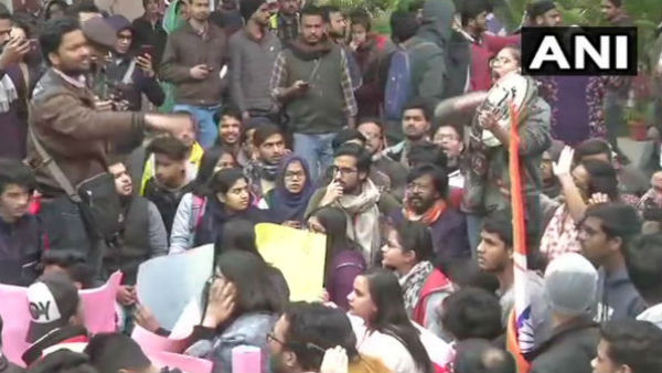 పోలీసుల దాడితో..