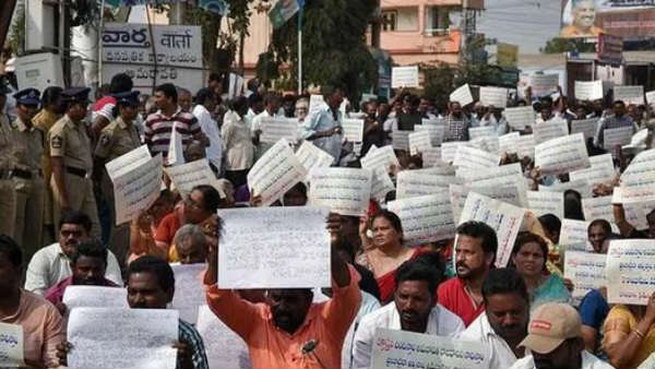 అసెంబ్లీ రోడ్లన్నీ బ్లాక్ చేసిన పోలీసులు .. పరిస్థితిని సమీక్షిస్తున్న ఉన్నతాధికారులు 