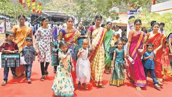 కొన్ని జిల్లాల్లో అమ్మఒడి సైట్