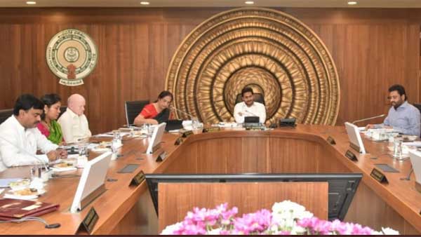 ఇద్దరు మంత్రులు ఔట్... ఇద్దరు మంత్రులు ఔట్...