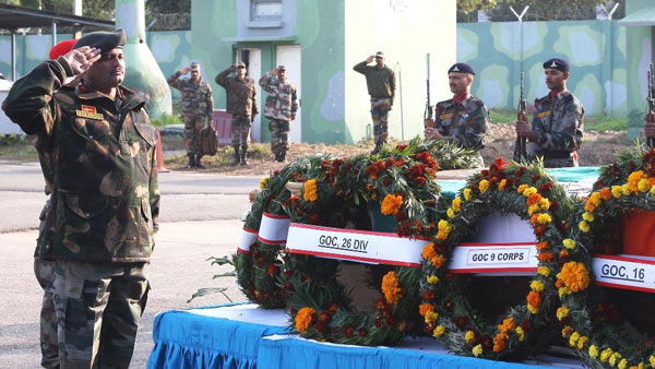 భ్రమలు కల్పిస్తున్నారు... 