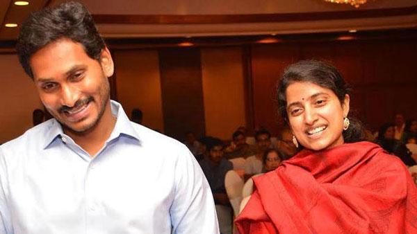 రాజధాని రైతులను భారతి, షర్మిల పరామర్శించగలరా