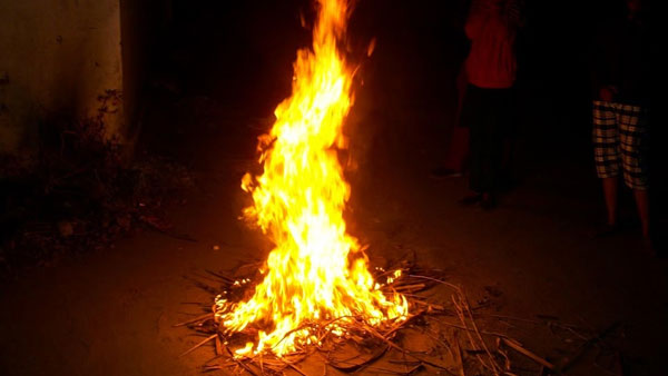 మూడు రాజధానుల ప్రతిపాదనలు విరమించుకోవాలని మూడు రాజధానుల ప్రతిపాదనలు విరమించుకోవాలని