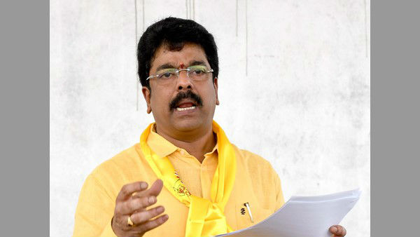 ఆయన కొడుకైతే మీరు కుక్కలా?