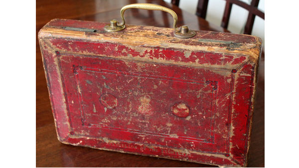 బ్రీఫ్ కేసు వెనక హిస్టరీ బ్రీఫ్ కేసు వెనక హిస్టరీ