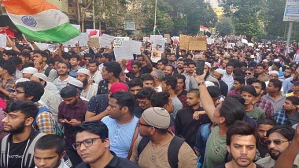 నిరసనలపై ఉక్కుపాదమా? నిరసనలపై ఉక్కుపాదమా?