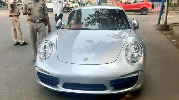 రూ.2.38 కోట్లు విలువ చేసే పోర్షే కారు