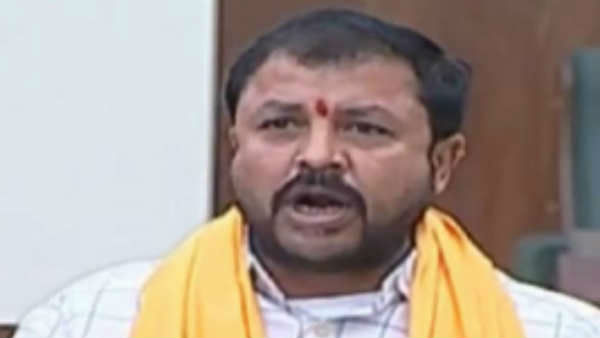 అమరావతి పరిరక్షణ బస్సుయాత్ర నేపధ్యంలో చింతమనేని హౌస్ అరెస్ట్ .. అమరావతి పరిరక్షణ బస్సుయాత్ర నేపధ్యంలో చింతమనేని హౌస్ అరెస్ట్ ..