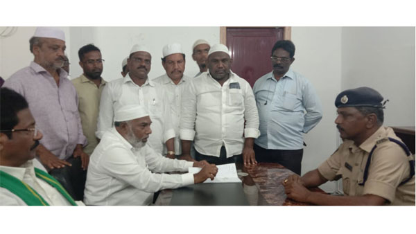 Police lodged a complaint against AP Ministers in Guntur Police lodged a complaint against AP Ministers in Guntur