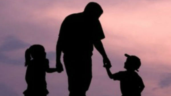 అమ్మ కావాలంటూ పిల్లలు..