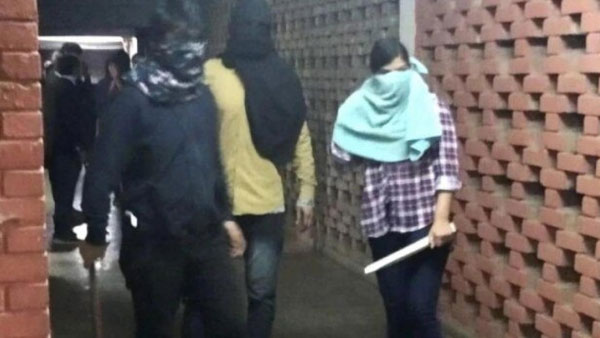 వాట్సాప్ లోనే హింసకు ప్లాన్.. వాట్సాప్ లోనే హింసకు ప్లాన్..