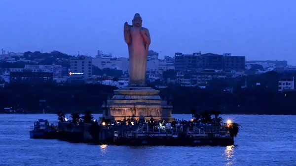 ఏపీ ప్రభావంతో హైదరాబాద్లో రియల్ భూమ్