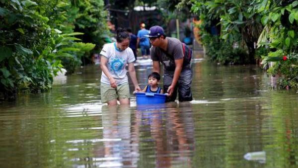అంధకారంలో జకార్తా నగరం