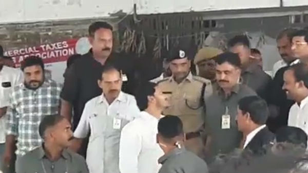 కోర్టుకు హాజరైన జగన్ కోర్టుకు హాజరైన జగన్