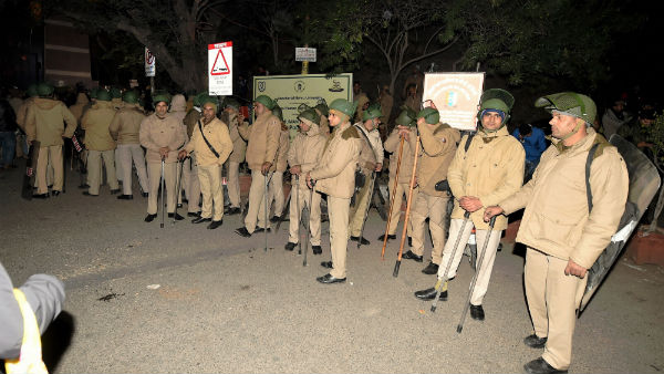జేఎన్‌యూ టీచర్లపై దాడి :