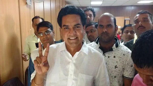 బీజేపీ తీర్థం