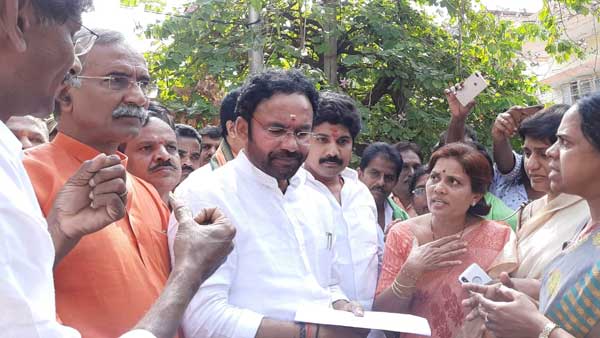 ప్రభుత్వం పట్టించుకోవటం లేదంటూ 