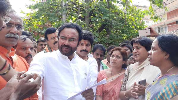 అండగా నిలుస్తామంటూ మంత్రి హామీ..
