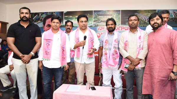  700 డివిజన్లలో