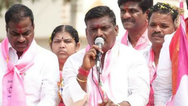 చిరు వ్యాపారులపై ప్రతాపం..