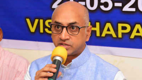  గల్లా అనుచరుల రాళ్ళ దాడితో గాయాల పాలయ్యామని ఫిర్యాదు చేసిన కానిస్టేబుల్ 