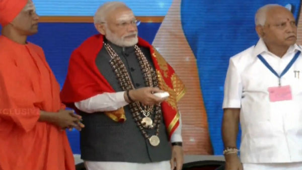 పాకిస్తాన్ ను ఎందుకు విమర్శించరు?