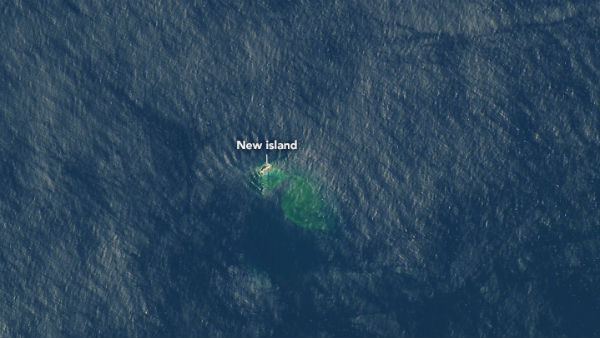  సముద్ర గర్భంలో బయటపడ్డ కొత్త దీవి