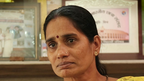 నిర్భయ తల్లి తీవ్ర ఆగ్రహం..