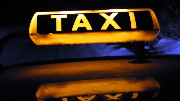 చీకట్లో కారులో నుంచి తోసేసి!