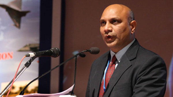 తలకుమించిన పనులు.. తలకుమించిన పనులు..