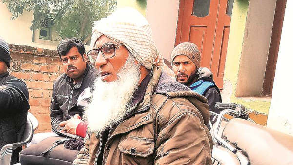 జాతీయ జెండా పట్టుకోవడం తప్పా: తండ్రి